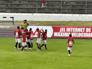 El conjunto riobambeño Daquilema F.C. dio un paso importante en su camino dentro del Ascenso Nacional 2025 al imponerse 3-0 sobre Pelileo S.C., en el partido de ida de los dieciseisavos de final. El encuentro se disputó este domingo 12 de octubre en el estadio Olímpico “Fernando Guerrero Guerrero”.