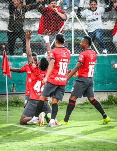 El conjunto chimboracense Daquilema FC ratificó su buen momento y clasificó a los octavos de final del Torneo de Ascenso Nacional, luego de vencer 2-1 a Pelileo SC en el compromiso de vuelta disputado en el Estadio de la Liga Cantonal de Pelileo.