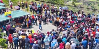 ”La Confederación de Nacionalidades Indígenas del Ecuador (Conaie) emitió un comunicado el domingo en el que rechaza el Decreto Ejecutivo 174, que declara estado de excepción en 10 provincias y suspende la libertad de reunión las 24 horas del día. Según la organización, la medida representa una “política de guerra” puesta en marcha por el presidente Daniel Noboa.