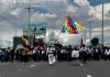 Comunidades rurales de Imbabura se volcaron este jueves a la vía E35 en la denominada “Marcha por la Dignidad”, convocada por la Confederación de Nacionalidades Indígenas del Ecuador (CONAIE) y la Unión de Organizaciones Campesinas e Indígenas de Cotacachi (UNORCAC).