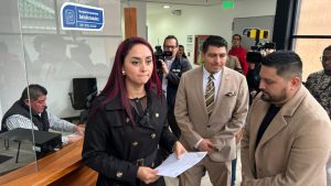 La asambleísta Ana Belén Tapia, miembro del bloque Acción Democrática Nacional (ADN), presentó el miércoles una denuncia ante el Tribunal Contencioso Electoral (TCE) por presunta violencia política en su contra.