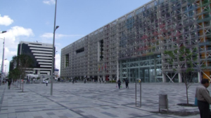 El presidente de Ecuador, Daniel Noboa, ordenó la supresión del comité tripartito responsable de supervisar la gestión inmobiliaria pública mediante la publicación del Decreto Ejecutivo 194 el 29 de octubre de 2025.