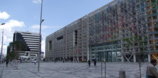 El presidente de Ecuador, Daniel Noboa, ordenó la supresión del comité tripartito responsable de supervisar la gestión inmobiliaria pública mediante la publicación del Decreto Ejecutivo 194 el 29 de octubre de 2025.