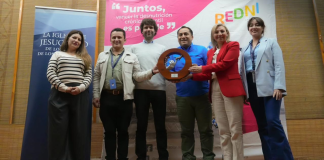 El 28 de octubre de 2025, en el auditorio Piedra Hall de la Prefectura de Chimborazo, la Fundación Redni, en convenio con el Centro de Atención a Víctimas de Violencia “Te Escucho” del HGADPCH, inauguró una nueva fase del programa de prevención de la desnutrición crónica infantil, con el objetivo de fortalecer la atención integral a madres gestantes de la provincia.