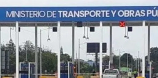 El presidente Daniel Noboa dispuso que los peajes administrados por el Estado sean gratuitos durante el feriado nacional, comprendido entre el 1 y el 4 de noviembre. La medida dispuesta por el presidente Daniel Noboa busca facilitar la movilidad, fomentar el turismo interno y dinamizar la economía nacional.