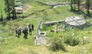 En una sesión cargada de tensión, el Concejo Municipal de Riobamba analizó la ubicación de la planta de tratamiento de aguas residuales destinada a los barrios orientales. La reunión encendió alarmas en la parroquia Cubijíes, cuyos representantes advirtieron sobre la posible afectación a los humedales y manantiales que abastecen a la comunidad.