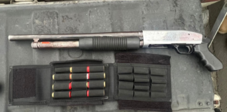 Un golpe al tráfico ilegal de armas fue ejecutado el 8 de octubre, por personal del Ejército Ecuatoriano en el cantón Cumandá, al sur de la provincia de Chimborazo. Durante un control militar, los uniformados lograron decomisar un arsenal en manos de dos ciudadanos que no contaban con los permisos respectivos, lo que vuelve a encender las alarmas sobre el aumento de actividades ilícitas y la vulnerabilidad de la seguridad en la provincia.