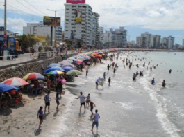 Con el objetivo de estimular el turismo y el consumo interno, el presidente Daniel Noboa firmó el Decreto Ejecutivo 179, que reduce temporalmente el Impuesto al Valor Agregado (IVA) del 15% al 8% durante el feriado nacional por la Independencia de Guayaquil, del 9 al 12 de octubre de 2025.