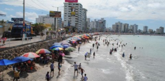 Con el objetivo de estimular el turismo y el consumo interno, el presidente Daniel Noboa firmó el Decreto Ejecutivo 179, que reduce temporalmente el Impuesto al Valor Agregado (IVA) del 15% al 8% durante el feriado nacional por la Independencia de Guayaquil, del 9 al 12 de octubre de 2025.