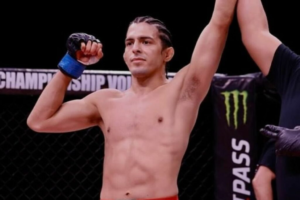 Adrián Luna Martinetti puso el sello ecuatoriano en el Dana WhiteÔÇÖs Contender Series (DWCS) y se ganó un lugar en la liga más exigente del planeta la UFC. Con disciplina, estrategia y una demostración de temple terminó por convencer al propio Dana White, CEO de la organización.