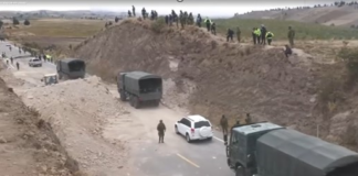 Luego de varios días de tensión, la calma volvió a sentirse en el sur de la provincia de Chimborazo. En los cantones Alausí y Chunchi, los tramos de la Panamericana E35 amanecieron este jueves 9 de octubre sin la presencia de manifestantes, tras las protestas que mantuvieron interrumpido el tránsito vehicular en distintos puntos de la vía.