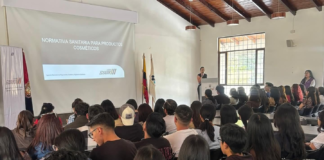 Con el objetivo de garantizar cosméticos seguros para toda la población, autoridades sanitarias de Riobamba realizaron una jornada de capacitación este 10 de octubre, dirigida a más de 130 comerciantes, fabricantes y distribuidores de productos cosméticos.