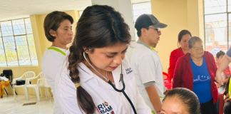 En una jornada dedicada al bienestar y la salud comunitaria, el Municipio de Riobamba, a través de la Dirección de Servicios Municipales y en coordinación con el Instituto Misael Acosta Solís, llevó a cabo una caravana médica y de alimentación en la comunidad El Troje, parroquia San Luis, con el apoyo de la reina de San Luis, Daniela Illicachi.