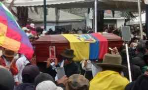 La resistencia indígena se mantiene activa en el norte del Ecuador. Reunidos en Parlamento masivo en Otavalo, este viernes 17 de octubre de 2025, los pueblos indígenas de Imbabura ratificaron la continuidad del paro en rechazo a las políticas del Gobierno de Daniel Noboa y anunciaron la instalación de mesas técnicas comunitarias desde el lunes 20 de octubre.