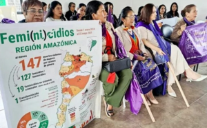 Carmen tenía apenas 16 años cuando conoció al hombre que la violentó hasta dejarla parapléjica. Originaria de una comunidad indígena de la Amazonía, su historia refleja una de las caras más duras de la violencia de género en el país. Sobrevivió al femicidio, pero las secuelas físicas y emocionales permanecen.