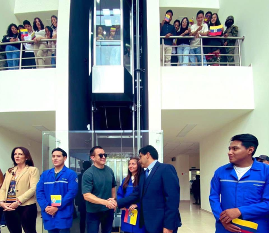 La Escuela Superior Politécnica de Chimborazo (ESPOCH) formará parte del programa nacional de residencias universitarias “Casa U”, una iniciativa del Gobierno del Ecuador oficializada mediante el Decreto Ejecutivo N.º 182.