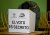 El Consejo Nacional Electoral (CNE) confirmó este jueves 23 de octubre de 2025 que se mantendrá la prohibición de tomar fotografías a las papeletas durante el referendo y la consulta popular. La medida, que ya fue aplicada en procesos anteriores, busca asegurar el principio de confidencialidad del voto ciudadano.