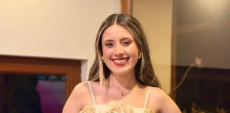 Guano vivió una noche mágica llena de emoción y orgullo. En medio de los festejos por los 180 años de cantonización, los aplausos, luces y sonrisas se unieron para recibir a su nueva soberana, María Daniela Andrade Moyano, una joven que representa la belleza, inteligencia y el espíritu solidario del pueblo guaneño.
