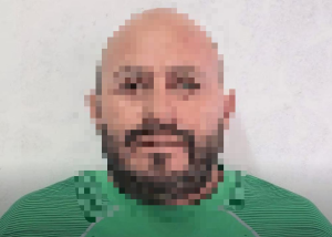 La Policía Nacional del Ecuador, a través de la Dirección General de Investigaciones y la Unidad Nacional de Detención de Personas de Alta Peligrosidad, ejecutó un exitoso operativo que permitió la captura del cuarto ciudadano más buscado de la provincia de Tungurahua, requerido por la justicia por el delito de presunta violación a una menor de edad.