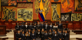 El 29 de octubre de 2025, estudiantes de las Unidades Educativas Isabel de Godín y Vicente Anda Aguirre, de la provincia de Chimborazo, visitaron la Asamblea Nacional en una jornada educativa que buscó acercar a los jóvenes al quehacer legislativo y fomentar su participación en los procesos democráticos del país.