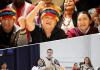 La Confederación de Nacionalidades Indígenas del Ecuador (CONAIE) volvió a levantar su voz de alerta frente al Gobierno. A través de un documento aprobado en Consejo Ampliado, la organización denunció una “violenta represión” contra comunidades indígenas de Imbabura y anunció medidas de resistencia a nivel nacional. El pronunciamiento, firmado por los principales dirigentes del movimiento, cuestiona duramente la actuación del Ejecutivo, al que acusa de “instaurar un régimen autoritario” y de utilizar a las Fuerzas Armadas bajo el pretexto de un supuesto “convoy humanitario”.