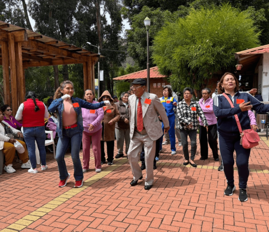 El Municipio de Riobamba, a través de la Dirección de Desarrollo Social y Humano, realizó el Primer Encuentro Provincial de Adultos Mayores, una jornada pensada para promover la salud mental y emocional mediante actividades deportivas, recreativas y artísticas.
