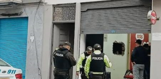 Un intento de robo registrado la madrugada del 30 de octubre en un local de venta de celulares, ubicado entre las calles Guayaquil y Larrea, generó preocupación entre los comerciantes del centro de Riobamba. El hecho, que no llegó a concretarse gracias al sistema de seguridad del establecimiento, es parte de una serie de casos similares que actualmente investiga la Policía Nacional.