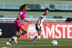 En su estreno internacional, Dragonas Independiente del Valle sumó un punto importante en el Grupo A de la Copa Libertadores Femenina tras igualar 1-1 frente a Corinthians en el estadio Florencio Sola, en Argentina.