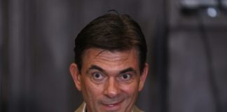 El ganador de la segunda vuelta presidencial de Bolivia, el centrista Rodrigo Paz, afirmó este 20 de octubre que mantiene acercamientos con “países amigos” como Estados Unidos, Brasil, Argentina, Uruguay y Paraguay. Busca su apoyo en la solución de la crisis de combustibles que enfrenta el país, una vez asuma la Presidencia el próximo 8 de noviembre de 2025.