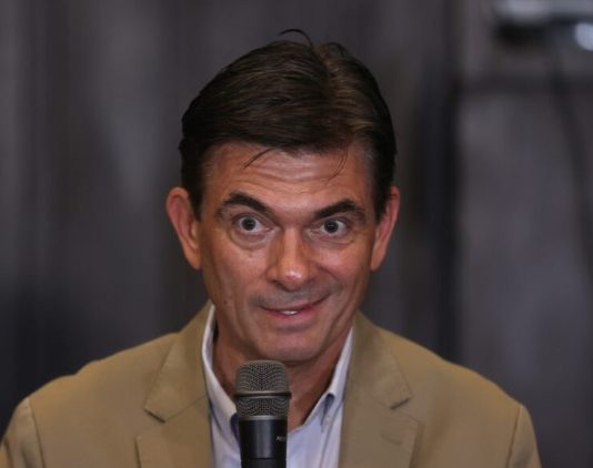 El ganador de la segunda vuelta presidencial de Bolivia, el centrista Rodrigo Paz, afirmó este 20 de octubre que mantiene acercamientos con “países amigos” como Estados Unidos, Brasil, Argentina, Uruguay y Paraguay. Busca su apoyo en la solución de la crisis de combustibles que enfrenta el país, una vez asuma la Presidencia el próximo 8 de noviembre de 2025.