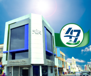 La Cooperativa de Ahorro y Crédito Riobamba Ltda, sede La Condamine, celebra con orgullo su cuadragésimo séptimo aniversario de vida institucional, reafirmando su compromiso con el desarrollo económico, social y solidario de sus socios y de la comunidad riobambeña.