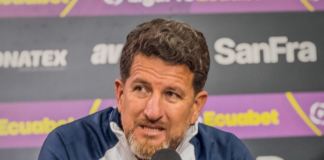 En el estadio Jocay de Manta, Delfín y El Nacional tuvieron un duelo que terminó con un 2-2 con dramatismo, remontadas y reclamos. Una vez terminado el encuentro, el técnico cetáceo, Patricio “El Pato” Urrutia, expresó su inconformidad por lo que considera errores arbitrales que perjudicaron a su equipo.