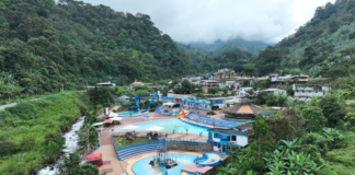 El sector de Balsapamba posee un agradable clima subtropical, un colorido paisaje montañoso, y rica gastronomía popular, por su conveniente ubicación geográfica. Pero el mayor atractivo de Balsapamba (provincia de Bolívar) y los alrededores reposa en el complejo turístico Josefina Barba.
