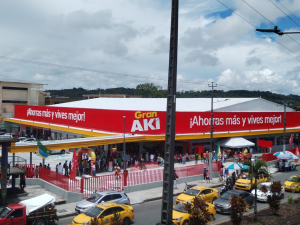 Con gran expectativa y la presencia de cientos de personas, se inauguró este viernes el nuevo Súper Akí en la ciudad de Puyo. El acto de apertura se realizó desde las 09h00, generando largas filas de compradores que acudieron para aprovechar las promociones por inauguración.
