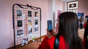 El Municipio de Riobamba, a través de la Dirección de Desarrollo Social y Humano, presentó oficialmente la segunda edición del concurso nacional “Mujer de Voz Valiente”, una iniciativa artística y social que busca promover la reflexión ciudadana, el respeto a los derechos de las mujeres y la erradicación de toda forma de violencia de género.
