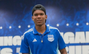 Didier Banguera, hijo de Máximo, histórico arquero de Barcelona Sporting Club, fue promovido al primer equipo de Emelec. El joven extremo, había formado parte de las divisiones menores del conjunto amarillo, pero cambió de camiseta.