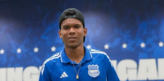 Didier Banguera, hijo de Máximo, histórico arquero de Barcelona Sporting Club, fue promovido al primer equipo de Emelec. El joven extremo, había formado parte de las divisiones menores del conjunto amarillo, pero cambió de camiseta.