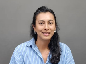 La concejala Laura Pérez cuestionó la declaratoria de utilidad pública del terreno donde se prevé construir una torre de parqueaderos públicos, al advertir que parte del predio pertenece al Gobierno Autónomo Descentralizado (GAD) Provincial de Chimborazo, lo que, según dijo, impide legalmente que se lo declare bajo esa figura.