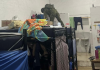 Una vez más, los controles dentro del Centro de Privación de Libertad (CPL) Chimborazo evidenciaron la persistencia del ingreso de objetos prohibidos. Durante una requisa ejecutada la madrugada del 16 de octubre, la Policía Nacional del Ecuador incautó una considerable cantidad de artículos no autorizados dentro de las celdas.