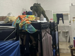 Una vez más, los controles dentro del Centro de Privación de Libertad (CPL) Chimborazo evidenciaron la persistencia del ingreso de objetos prohibidos. Durante una requisa ejecutada la madrugada del 16 de octubre, la Policía Nacional del Ecuador incautó una considerable cantidad de artículos no autorizados dentro de las celdas.