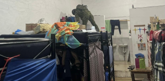 Una vez más, los controles dentro del Centro de Privación de Libertad (CPL) Chimborazo evidenciaron la persistencia del ingreso de objetos prohibidos. Durante una requisa ejecutada la madrugada del 16 de octubre, la Policía Nacional del Ecuador incautó una considerable cantidad de artículos no autorizados dentro de las celdas.