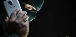 Una mujer residente del barrio Pititig, en la ciudad de Baños de Agua Santa (provincia de Tungurahua), presentó ante la Fiscalía General del Estado una denuncia por extorsión y amenazas en su contra y de varios miembros de su familia. En el documento, la denunciante señala como responsables a personas que se identifican con un grupo delictivo organizado (GDO), presuntos autores de los hechos que la obligaron a abandonar su domicilio (Riobamba) y desplazarse a otra ciudad por temor a represalias.