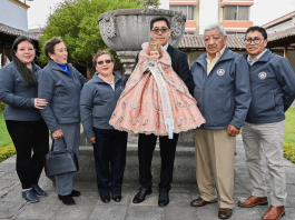 Con una ceremonia llena de simbolismo y devoción, la Universidad Nacional de Chimborazo (UNACH) realizó el acto de cambio de vestimenta del Niño Rey de Reyes Chimborazo, tras ser designada como prioste oficial para el periodo 2025-2026.