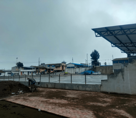 La construcción del Parque Central de la parroquia rural Santa Fé de Galán, en Guano en su segunda etapa, avanza a paso firme y genera entusiasmo entre los habitantes locales. Este proyecto se perfila como un punto de encuentro comunitario y un importante atractivo turístico para la zona, gracias a su diseño moderno, inclusivo y sostenible.