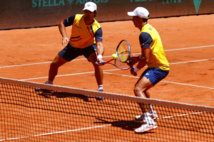 Gonzalo Escobar y Andy Andrade se alzaron campeones en distintos torneos internacionales, el país sigue produciendo talento capaz de competir ÔÇöy ganarÔÇö en los escenarios del circuito profesional, el manabita conquistó el título de dobles en el Challenger 75 de Antofagasta (Chile), el guayaquileño triunfó en el M25 de Salvador (Brasil); un fin de semana dorado para Ecuador.