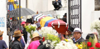 La muerte de Efraín Fuerez, un comunero kichwa de 47 años, se ha convertido en un trágico símbolo de la violencia que acompaña al Paro Nacional iniciado el 18 de septiembre por la Confederación de Nacionalidades Indígenas del Ecuador (CONAIE).