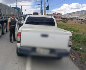 En un operativo de control vial realizado la noche del 14 de octubre, la Policía Nacional logró recuperar un vehículo reportado como robado, gracias al uso del sistema tecnológico Siipne 3W, que permite verificar en tiempo real el estado legal de los automotores.