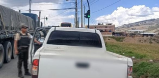 En un operativo de control vial realizado la noche del 14 de octubre, la Policía Nacional logró recuperar un vehículo reportado como robado, gracias al uso del sistema tecnológico Siipne 3W, que permite verificar en tiempo real el estado legal de los automotores.