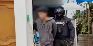 Un operativo policial permitió la aprehensión en delito flagrante de un ciudadano extranjero que fue sorprendido intentando ingresar por la fuerza a una vivienda en el cantón Alausí, provincia de Chimborazo.