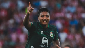 Jeremy Arévalo, delantero hispano-ecuatoriano del Racing de Santander, es una de las gratas revelaciones de la Segunda División de España.